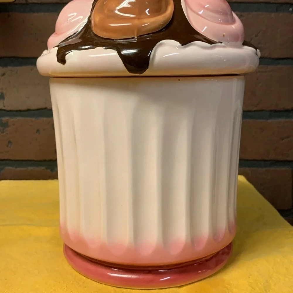 1979 Vintage Ceramic Hand Painted Cookie Jar Hot Fudge Sundae or Cupcake Dessert - Picture 8 of 13